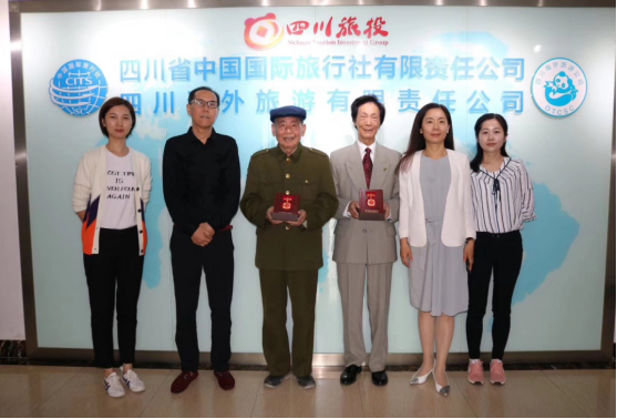 省兴发娱乐集团发放庆祝中华人民共和国建立70周年纪念章